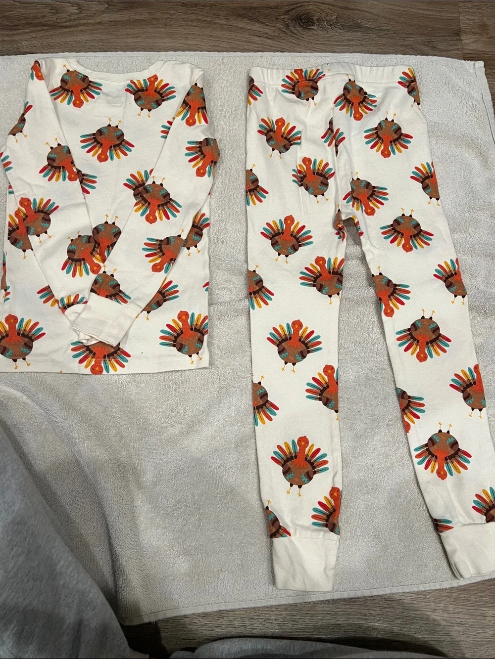 Old Navy Cream Long-Sleeve Kids Pajama Set with Colorful Turkey Print Worn Once!